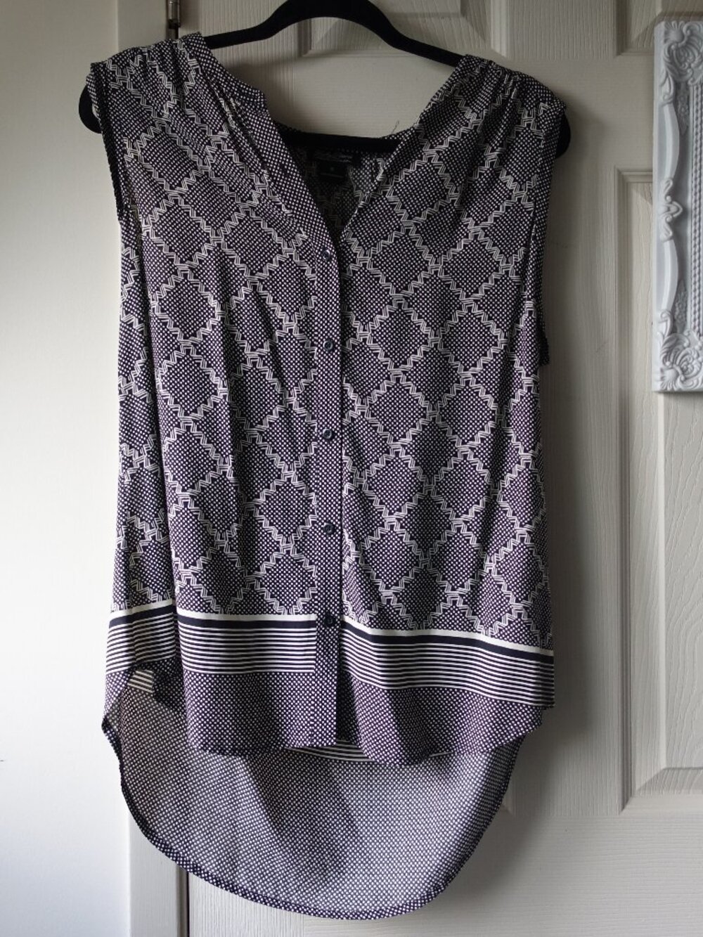 Lucky Brand Black and White Geometric Sleeveless Blouse